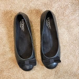 Vionic Black Leather Alligator Print Round Toe Wedge, Size 6